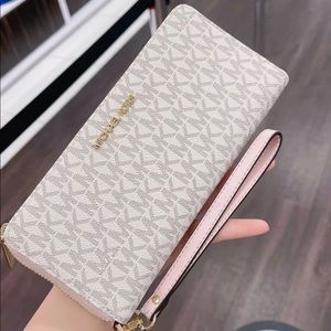 Michael Kors wallet 100% authentic